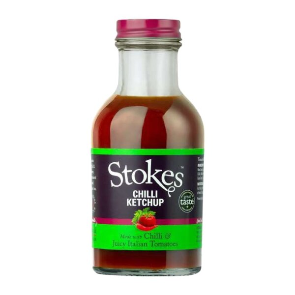 Flaske med Stokes Chiliketchup stående klar til servering