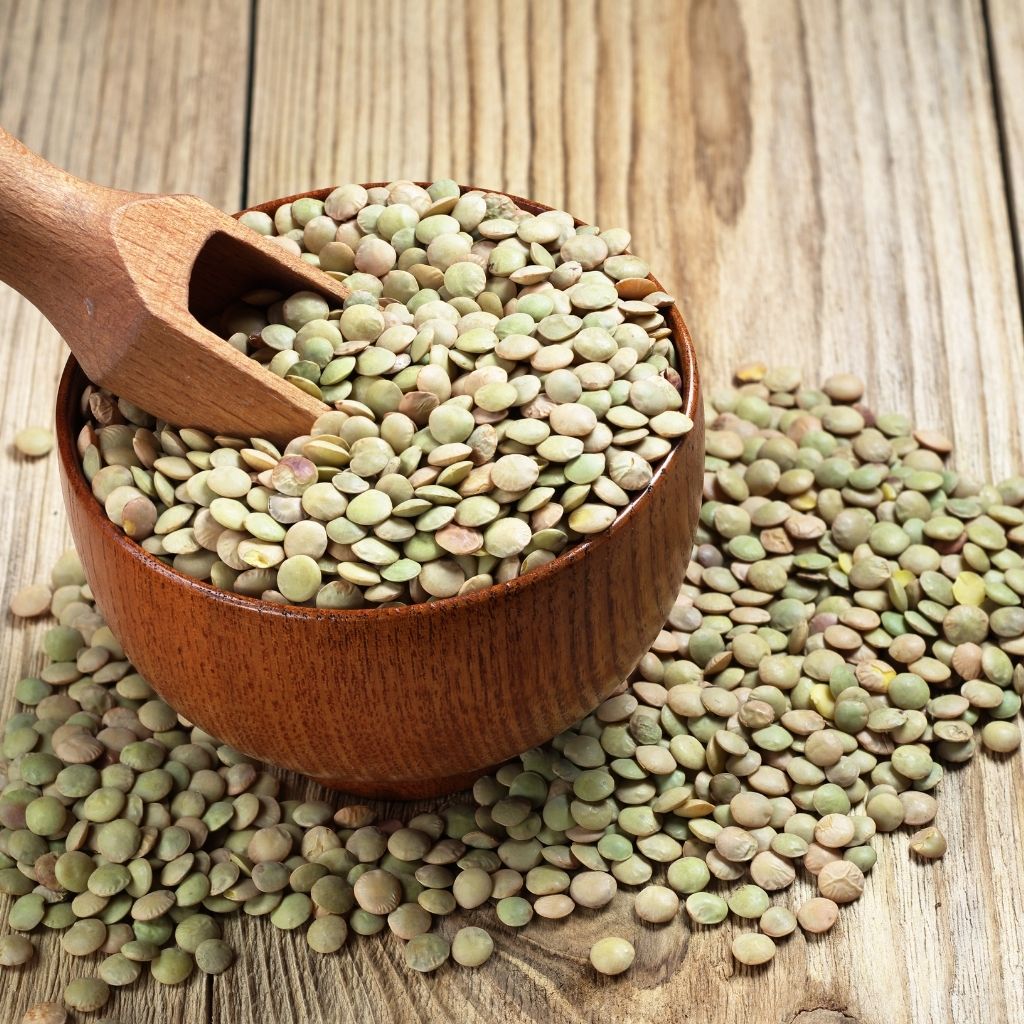 Grønne linser serveret i en skål
