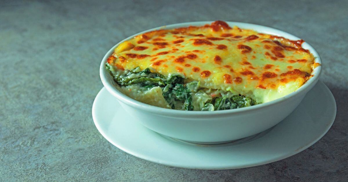 spinat Lasagne i airfryer serveret i en fin lille skaal