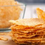 Chips de parmesano crujientes y dorados