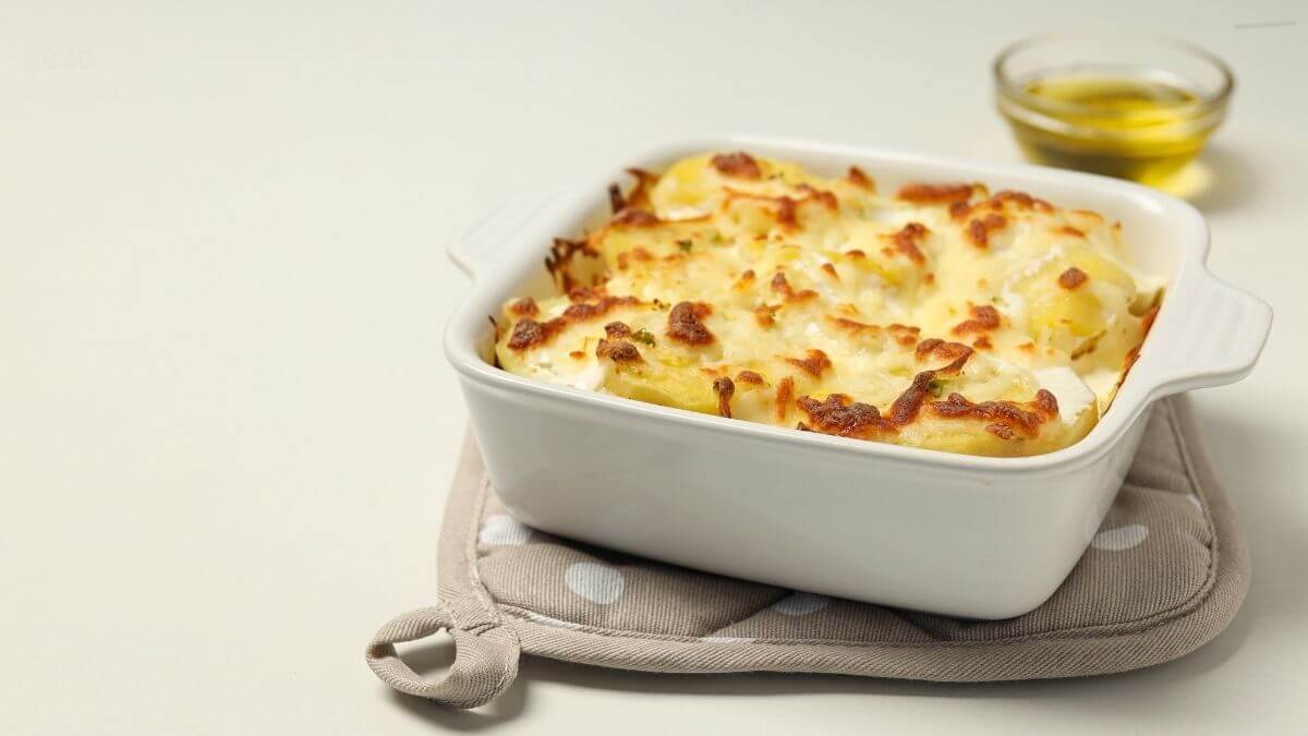 Creamy fish gratin with pollack, leek and cauliflower