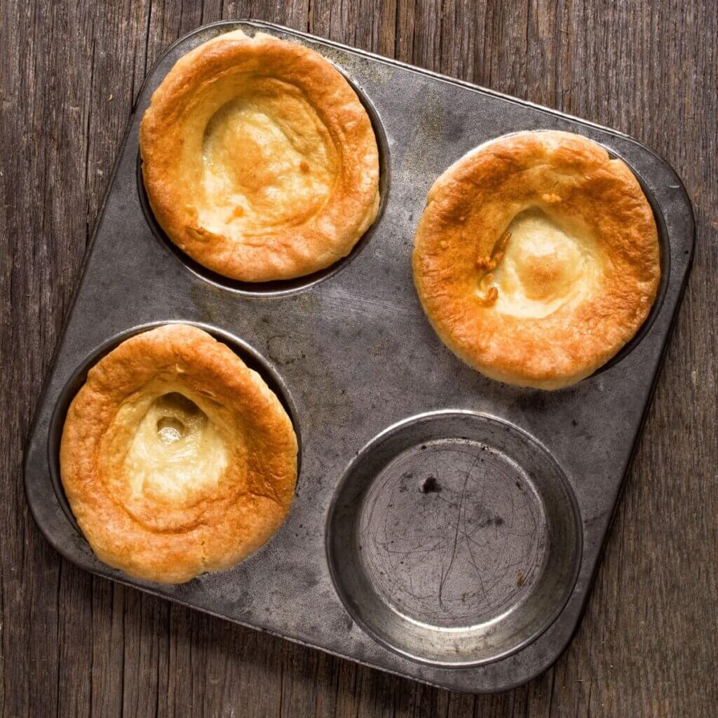 Budinci Yorkshire pufoase cu margine crocantă la airfryer