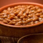 Baked Beans aus dem Airfryer, Bohnen in würziger, sämiger Tomatensauce