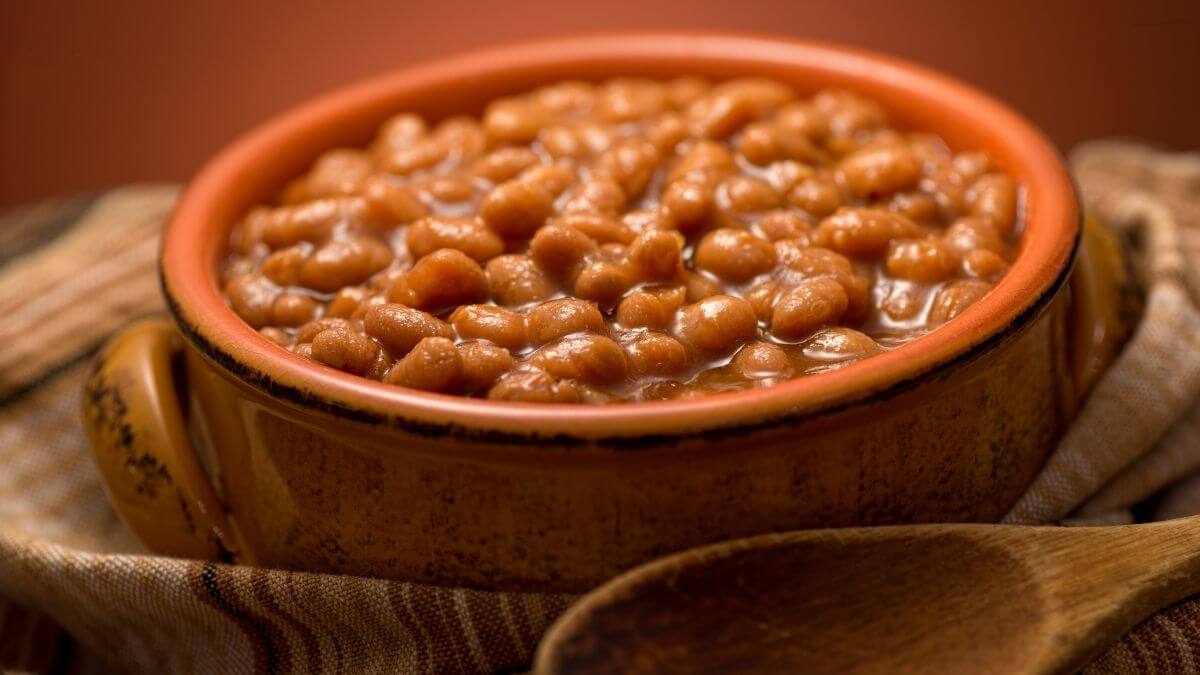 Baked beans na airfryer, feijões em molho de tomate encorpado e saboroso