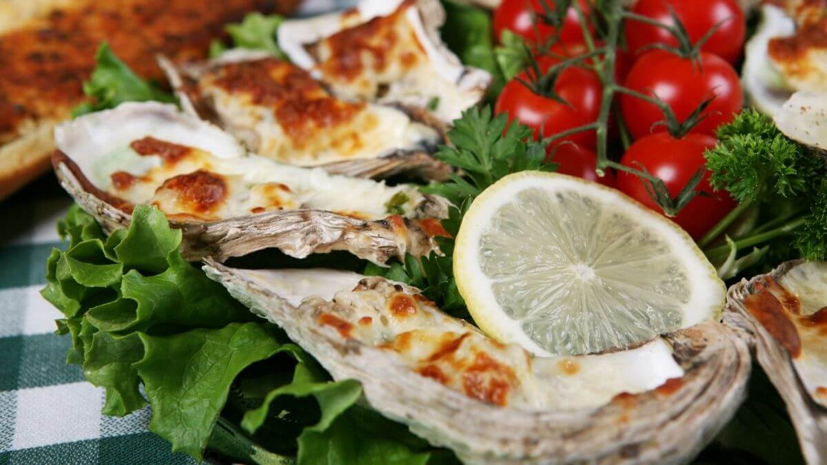 Gratinated oysters with a crisp cheese topping from the air fryer