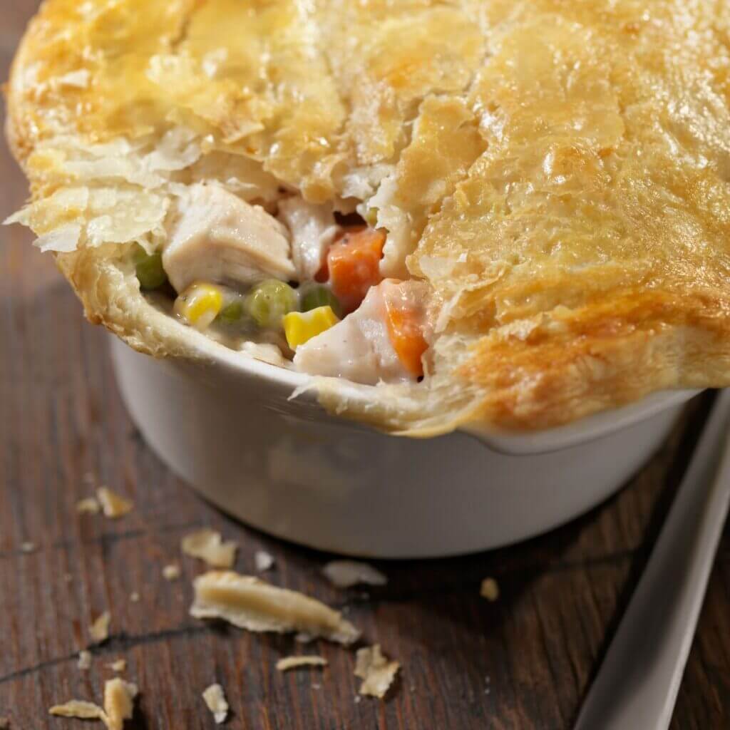Airfryer'da çıtır hamur kapağıyla kremalı tavuklu pot pie