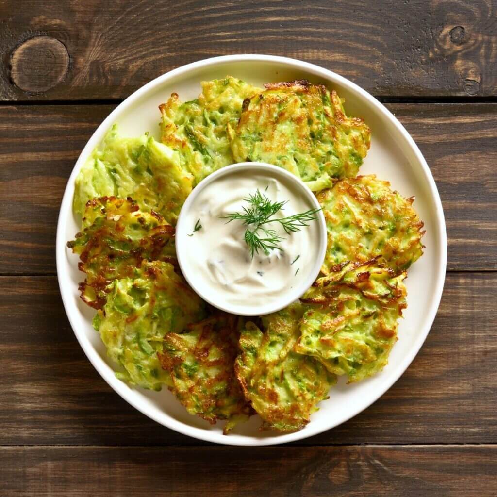 Small, crispy and juicy zucchini fritters from the air fryer