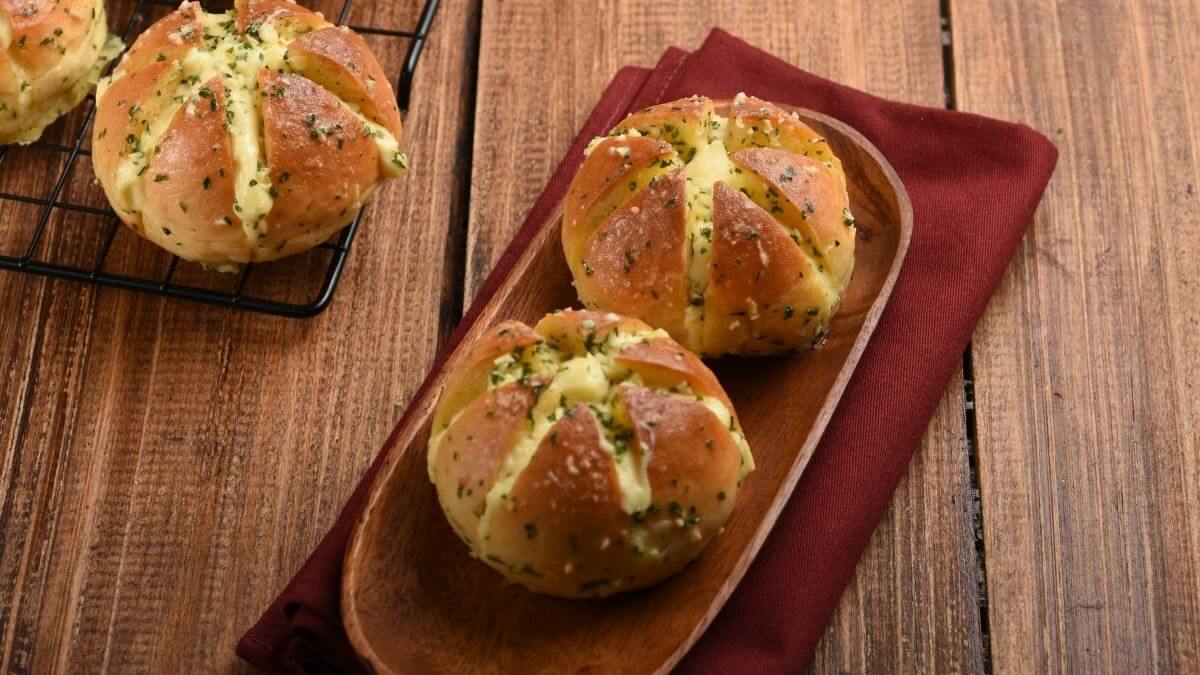 Koreanske hvidløgsbrød som kaldes Korean cream cheese garlic bread