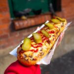 Polsk pizza type som en åben sandwich med svampe, ost og skinke