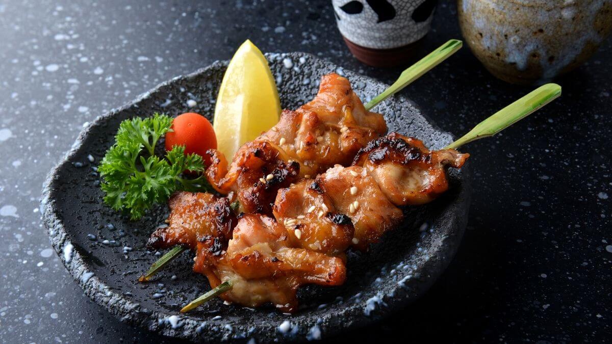 Saftige yakitori-kyllingespyd med blank tare-glasur fra airfryer