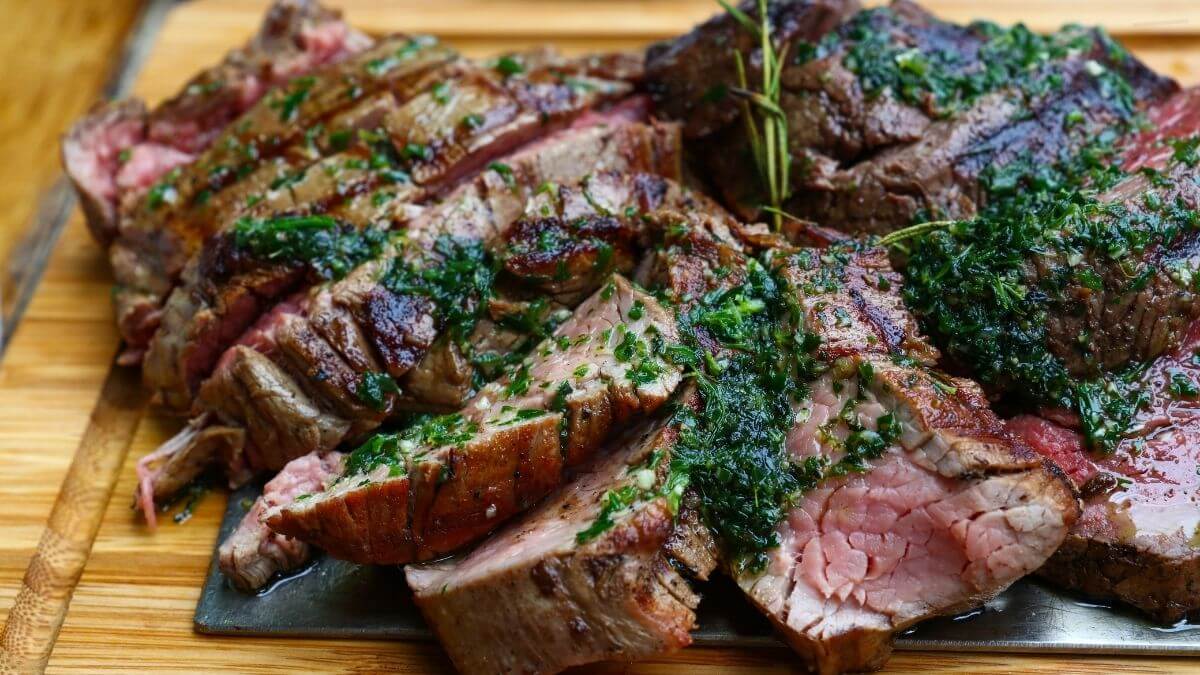 Oksemørbrad her som Chateaubriand serveret med sauce