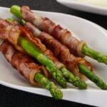Groene asperges in knapperig spek uit de airfryer