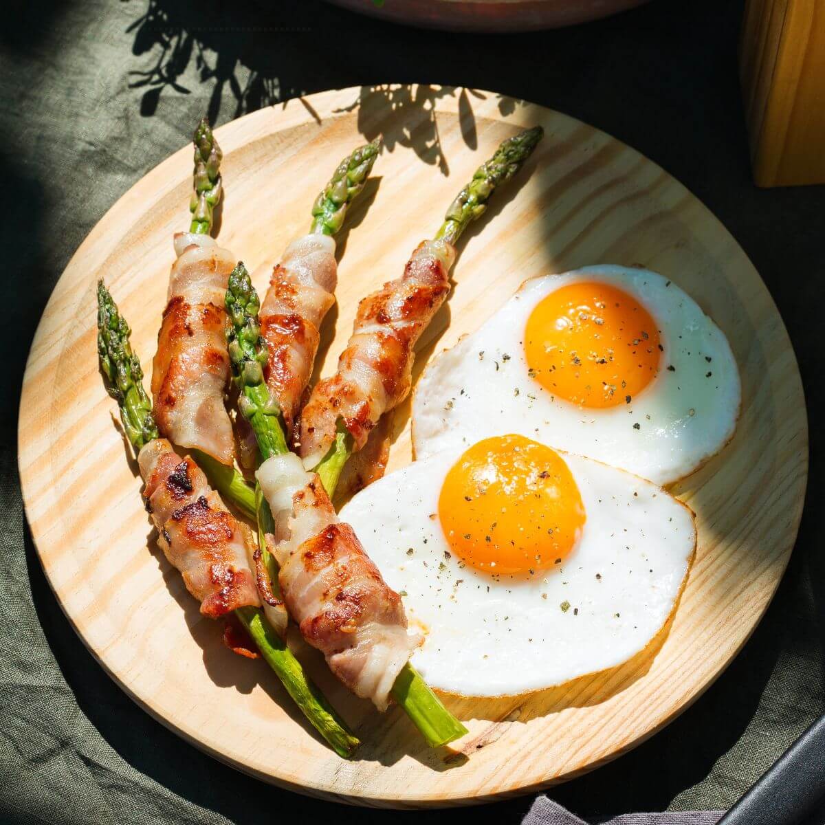 Asparges med bacon i airfryer