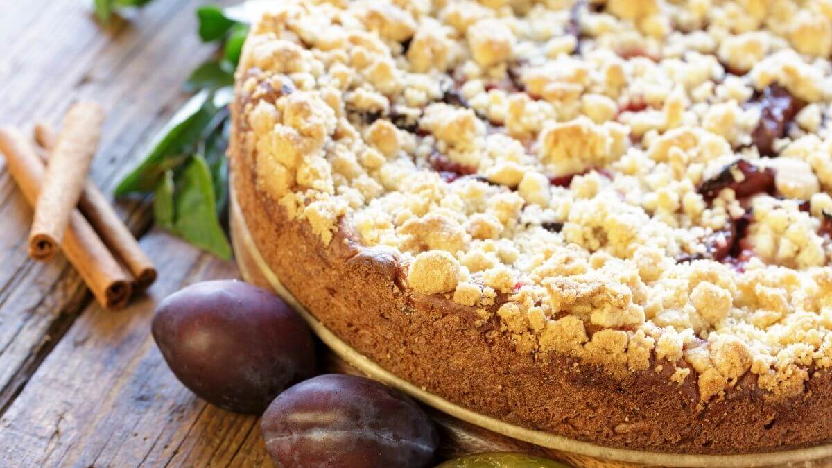 Hildes sveskeblommekage med kanelcrumble