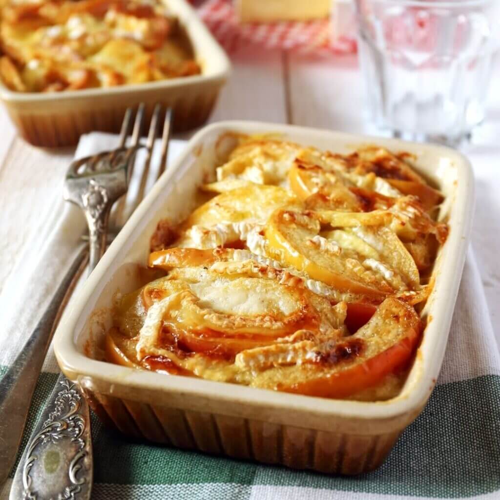Kartoffel og æblegratin med camembert tilberedt i airfryer