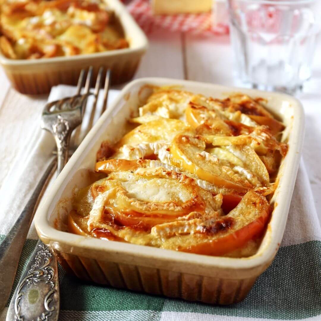 Kartoffel og æblegratin med camembert i airfryer