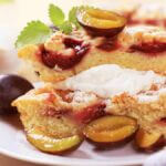 Gâteau fruité aux prunes juteuses