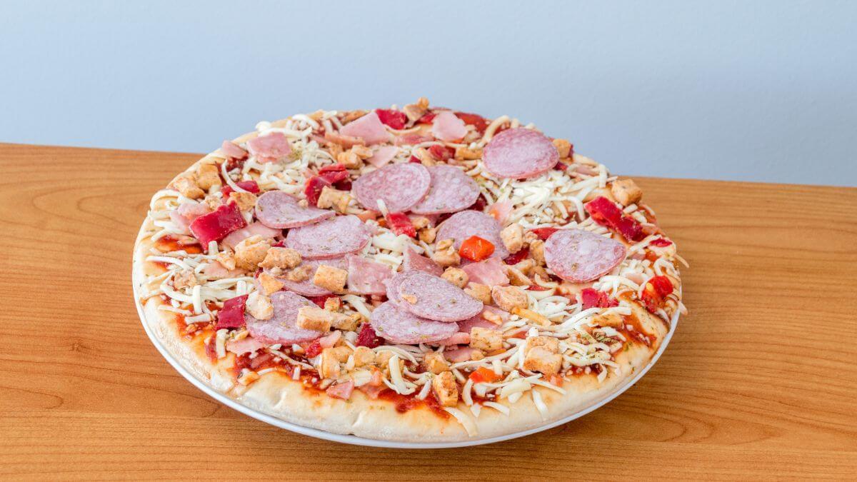 Frysepizza klar til at blive lavet