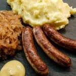 Den originale tyske bratwurt. Serveres med Sauerkraut.
