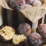 Gogoșele mici și pufoase din brânză quark, tăvălite în zahăr