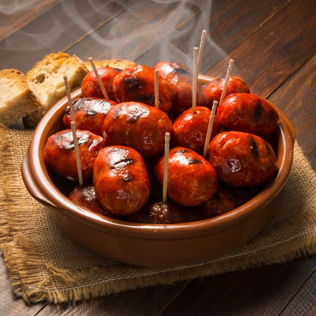 Geröstete Chorizo-Würstchen als spanische Tapas aus meinem Airfryer