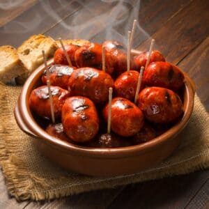 Geröstete Chorizo-Würstchen als spanische Tapas aus meinem Airfryer