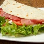 Piadina – słynny włoski podpłomyk z Romanii