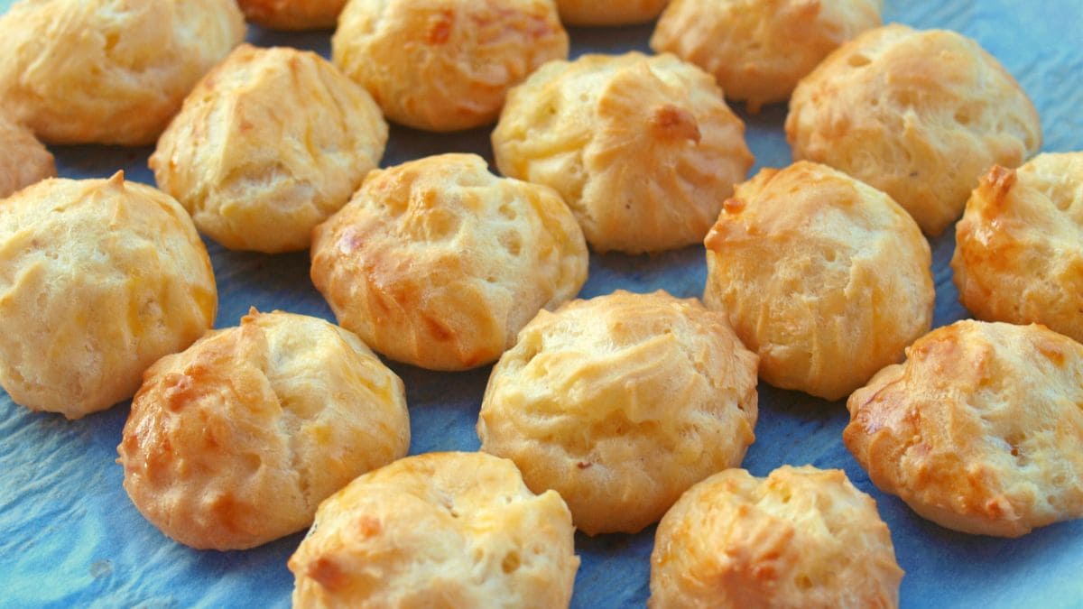 En gougère, i det franske køkken, er et bagt choux-bagværk lavet af choux-dej blandet med ost. Osten er revet Gruyère