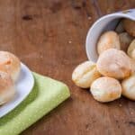 Pão de queijo – små brasilianske osteboller med sprø skorpe og seig kjerne