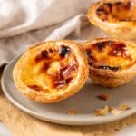 Portugals ikoniske lille kage linser med butterdej og ægge vaniljecreme