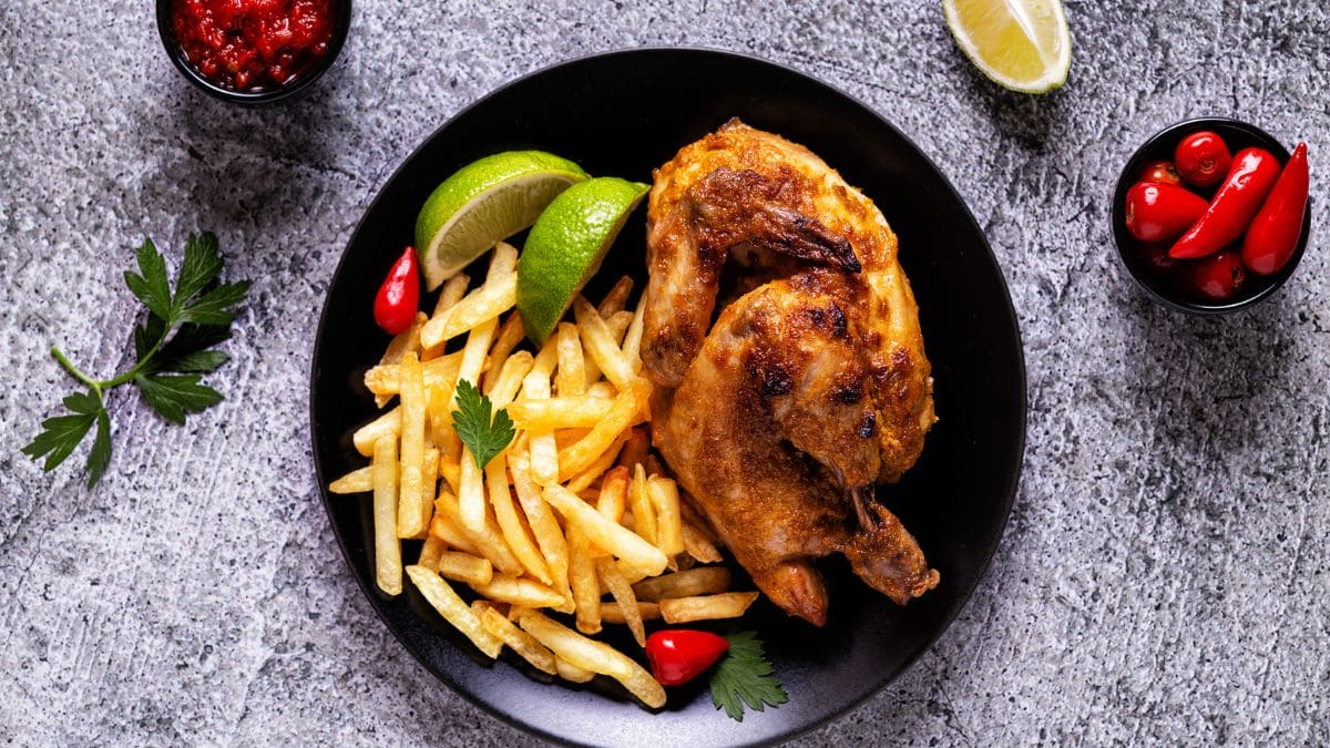 Portugisisk Frango Piri Piri (Krydret grillet kylling) marineret i chili, hvidløg og citron.