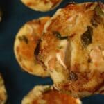 Bubble and squeak er en engelsk ret lavet af kogte kartofler og kål, blandet sammen som en mos og formes til flade frikadeller og steges sprøde.