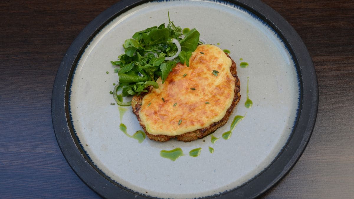 Welsh rarebit oprindeligt Welsh rabbit er en klassisk britisk pub ret fra 1700-tallet