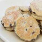 Welsh cakes, znane też jako griddle cakes, to tradycyjny słodki chleb z Walii.