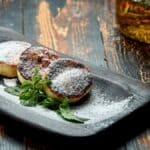 Gebackene osteuropäische Käsepfannkuchen