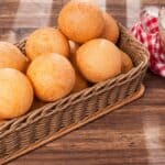 Buñuelos spagnoli, bignè rotolati nello zucchero