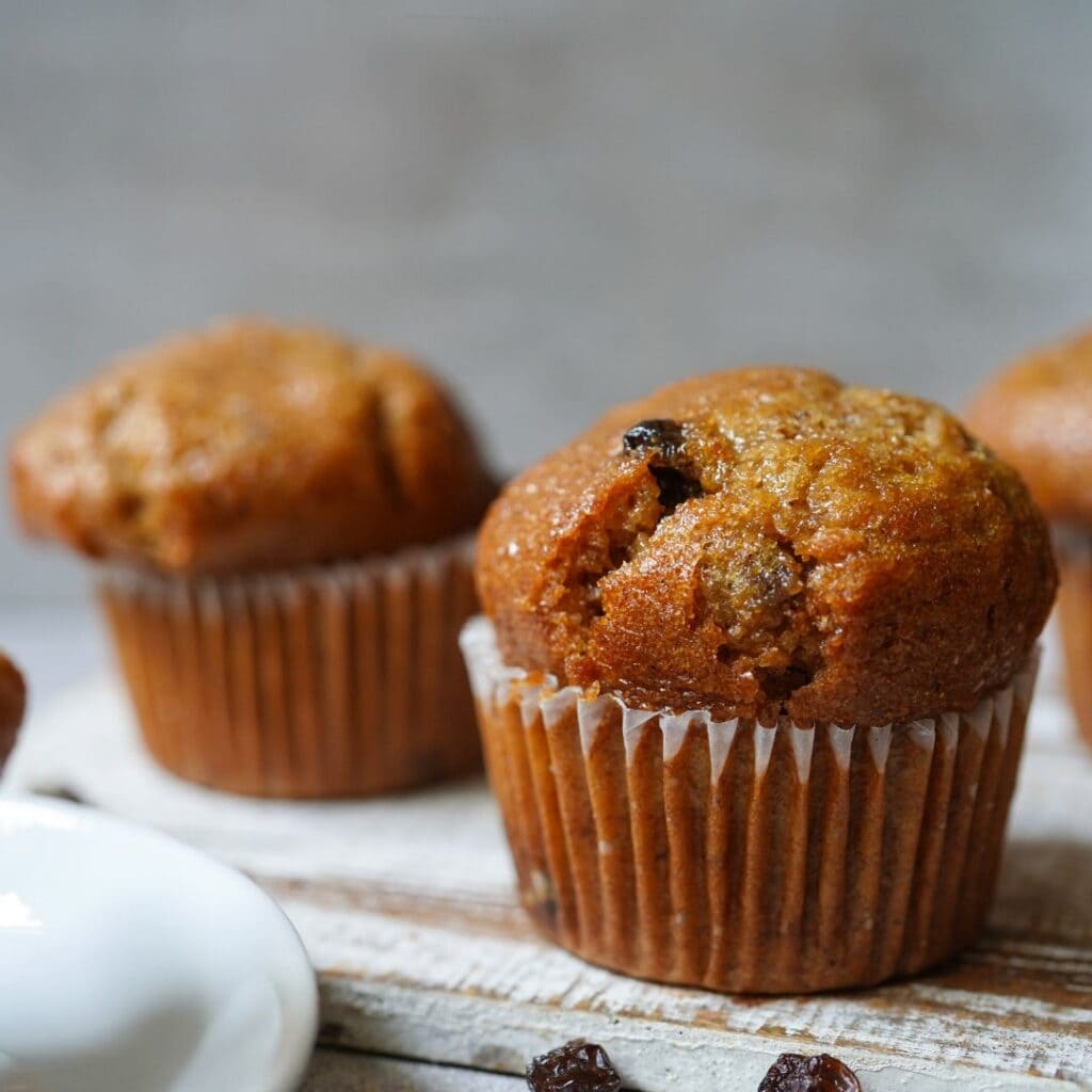 Klidmuffins med rosiner bagt i airfryer