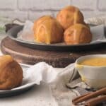 Choux hamuruna benzeyen küçük, kabarık hamur topları
