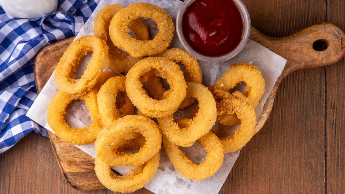 Onion Rings. Løg skåret i tykke skiver og bagt