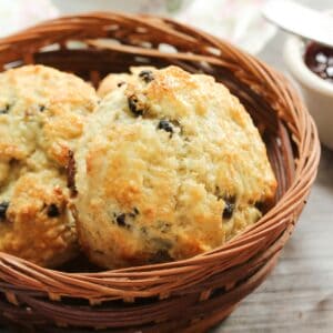 Grove scones med rosiner i airfryer